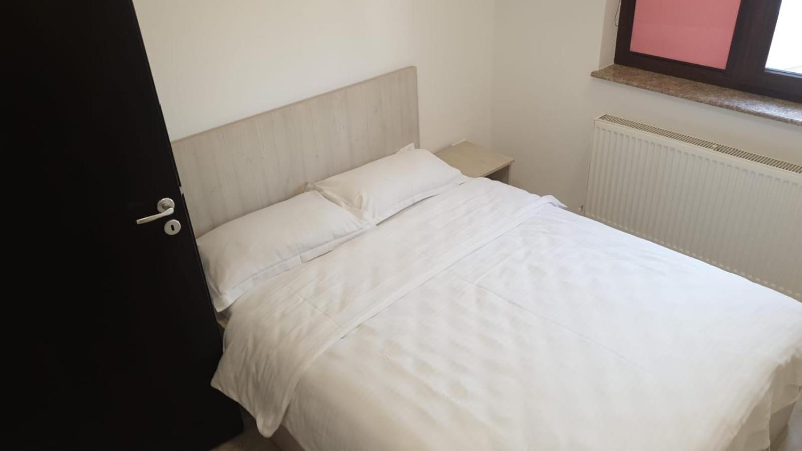 Confort' By J Iasi Chambre photo