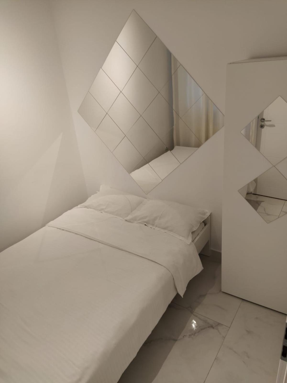 Confort' By J Iasi Chambre photo